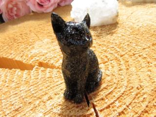 Orgonitová Kočička se šungitem - kočičí ochránce domova (orgonit, kočka, šungitový pudr,, duhově stříbrné třpytky)