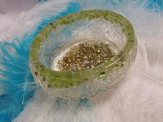 Orgonitová mistička na kameny a šperky s olivínem (orgonit, miska, olivín)