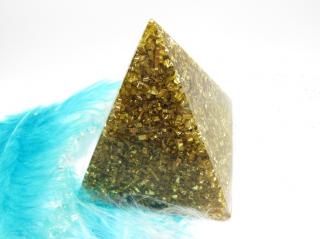 Orgonitová pyramida ve své nejčistější podobě 6x6cm (čistý orgonit)