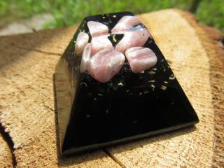 Pro růžové sny - Rodochrozit  Šungit (mayská pyramida, vhodný pro zdravý spánek + drahý kámen (nebo kámen na přání) )