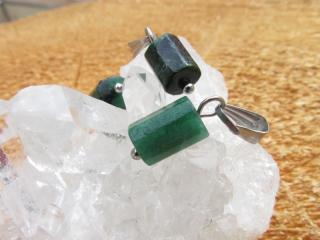 Smaragdový přívěsek - obdélníček broušený, 10 x 5mm (přívěsek smaragd)