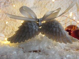 Vánoční orgonitová andělská křídla - stříbrně zářivá s vločkami pravého plátkového zlata (Vánoční orgonit, Andělská křídla)