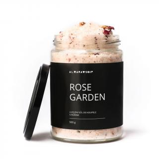 ROSE GARDEN Relaxační sůl do koupele s růží 500 gr. (Královna mezi královnami! Ponořte se do růžově zbarvené lázně plné luxusu a květů panovnice všech květin - růže. Po namočení okvětní plátky rozkvetou jako ta nejkrásnější zahrada z vašich snů a vy si na