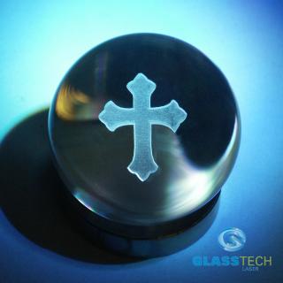 3D Kříž v kouli 100 mm (Laserovaný 3D objekt v křišťálové kouli 100 mm - Kříž)