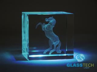 3D kůň ve skleněné krychli 60 mm (Laserovaný 3D kůň ve skleněné krychli 60 x 60 x 60 mm)