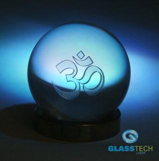 3D Óm v kouli 100 mm (Laserovaný 3D objekt v křišťálové kouli 100 mm - Óm)