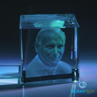 3D Papež Jan Pavel II (Papež Jan Pavel II - 3D laser portrétu osobnosti ve skleněné krychli 60 mm)
