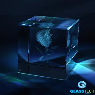 3D Růže laserovaná ve skl. krychli 100 mm (Laserovaný 3D objekt v křišťálové krychli 100 x 100 x 100 mm - růže)