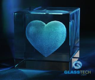 3D srdce ve skleněné krychli 100 mm (Laserované 3D srdce ve skleněné kostce 100 x 100 x 100 mm)