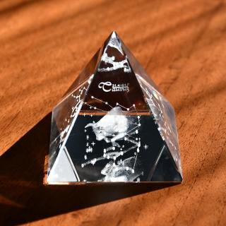3D znamení BÝKA - skl.pyramidě 60 mm  (Laserované 3D znamení ve skleněném pyramidě 60 mm)
