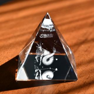 3D znamení KOZOROHA - skl.pyramidě 60 mm  (Laserované 3D znamení ve skleněném pyramidě 60 mm)