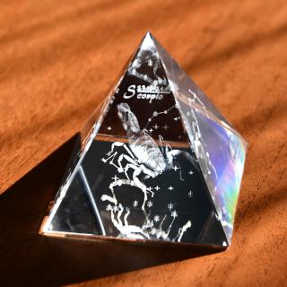 3D znamení ŠTÍRA - skl.pyramidě 60 mm  (Laserované 3D znamení ve skleněném pyramidě 60 mm)