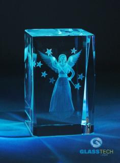 Anděl - žena 3D ve skl. kvádru 50 x 50 x 80 mm (3D Anděl - žena ve skleněném hranolu 50 x 50 x 80 mm)