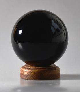 Černá koule 100 mm se stojánkem - VÝHODNÝ KOMPLET ! (Černá věštecká koule o průměru 100 mm s dřevěným stojánkem a příslušenstvím)