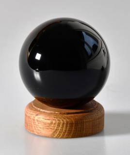 Černá koule 80 mm se stojánkem - VÝHODNÝ KOMPLET ! (Černá věštecká koule o průměru 80 mm s dřevěným stojánkem a příslušenstvím)
