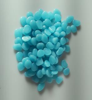 Fosforeskující oblázky-modro-zelená,cena za 250 g (Dekorační plastové kameny)