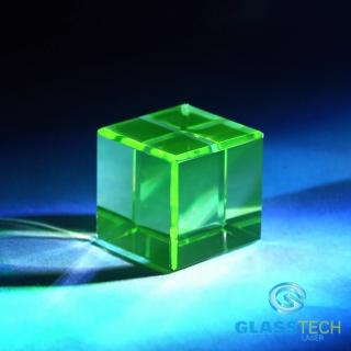 Kostka z uranového skla - lesklá, 25x25x25  mm, svítící pod UV paprsky (Kostka z uranového skla)