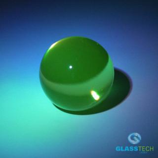 Koule z uranového skla, 65 mm, svítící pod UV paprsky (65 mm skl.uranová koule, po nasvícení UV paprsků svítí)
