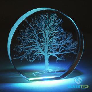 Strom laserovaný ve skleněném těžítku (Laserovaný strom v plochém skleněném těžítku o průměru 90 mm)