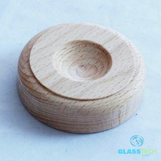 Světlý dřevěný stojánek  70 mm (Dřevěný stojánek vhodný pro koule o průměru 60 - 100 mm)