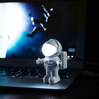 LED USB noční světlo - lampička astronaut (USB lampička ve tvaru kosmonauta)