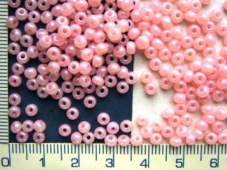 Rokajl, PRECIOSA, sv.růžový perleťový,velikost 6/0,balení 50g (Cena je uvedena za 50g)