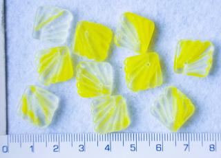 Skleněné korálky, mačkané, žlutý čtverec, 14x14mm,10ks (Cena je uvedena za 10ks)