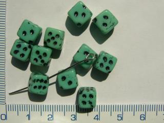 skleněné korálky, zelená kostka, 6ks (Cena je uvedena za 6ks)
