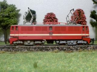 Elektrická lokomotiva BR 211 DR (E11)
