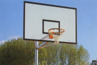 Basketbalový koš s přesahem 1,65m (Kvalitní basketbalová konstrukce s košem a deskou)