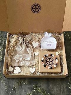 Kouzelný dárkový box - PRO LEPŠÍ ČASY - náramek z minerálů, přírodní mýdlo, energizující set krystalů KŘIŠŤÁLU, dřevěná srdíčka. (Naděje, energie, životní rovnováha.)