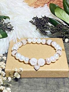 Přírodní minerální náramek - OČISTA MYSLI- sladkovodní perly, křišťál, srdíčko se zirkony rose gold (Štěstí, ochrana, štědrost, láska.)