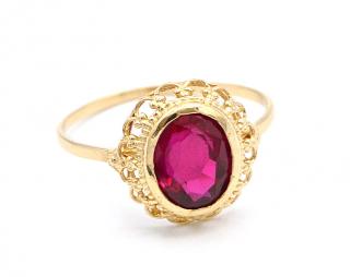 BB Goldinvestic Zlatý prsten s červeným kamenem zdobený ovál 2,35g N5630-585/1000