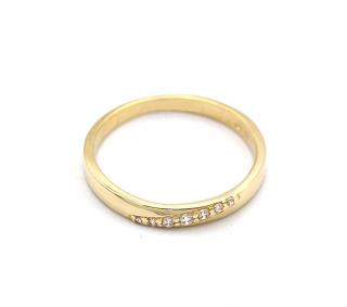 BB Goldinvestic Zlatý prsten s šikmým pruhem zirkonů 1,30g N5581-585/1000