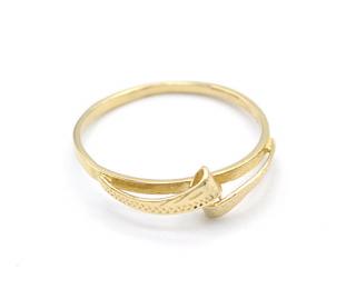 BB Goldinvestic  Zlatý prsten špičky s rytím 0,70g N4971-585/1000