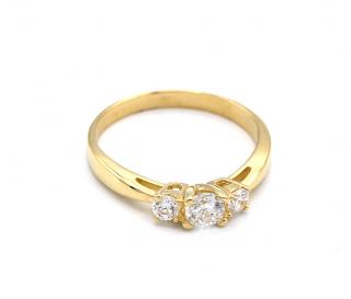 BB Goldinvestic  Zlatý zásnubní prsten se třemi zirkony 1,80g N3809-585/1000