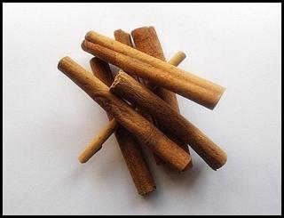 Skořice kůra ( Cinnamomum cassia)