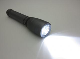 svítilna NTEC LED 17 (900 lumenů, test do 200 m)
