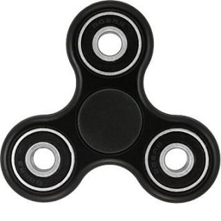 FIDGET SPINNER (Jste ve stresu? Tato vychytávka Vás jej zbaví, můžete jej v ruce roztočit i do několika tisíc otáček za minutu. Ložiska jsou vyrobeny z kvalitní oceli a není potřeba žádná údržba. Jen roztočte a zkoušejte triky.)