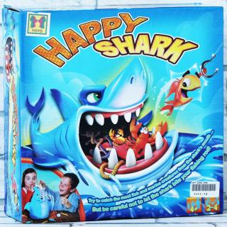 HAPPY SHARK - SPOLEČENSKÁ HRA (Rychlá dětská hra, ve které hráči zachraňují úlovek z čelistí žraloka. Pokuste se zachránit tolik mořských živočichů, kolik jen dokážete! Buďte však opatrní! Abyste je zachránili, musíte si pospíšit, než žralok sklapne čelis