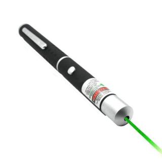 LASEROVÉ UKAZOVÁTKO GREENLaser Pointer + disco nástavec (Laserové ukazovátko s příkonem asi 500 mW a vlnovou délkou 532 nm. Solidní kovový plášť laseru se saténovou povrchovou úpravou, dobře se drží v ruce. Spínač, propisková sponka.)