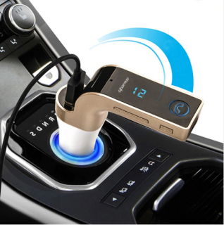 MULTIFUNKČNÍ HANDSFREE DO AUTA S BLUETOOTH A USB (Usnadněte si řízení vašeho vozidla s tímto Bluetooth handsfree, které můžete spárovat se svým telefonem a přijímat hovory, můžete si přes něj pouštět hudbu přes telefon nebo SD kartu. Toto handsfree pouze 