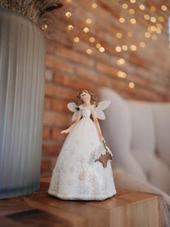 Pokladnička panenka s košíkem květin keramika (Keramická pokladnička panenka z keramiky o rozměru )
