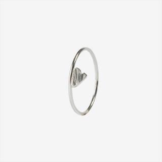 Stříbrný prsten Srdíčko ležaté od Alžběty Dvořákové 50