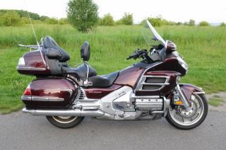 HONDA GOLDWING 1800  (Pronájem den 9-19 hod.)