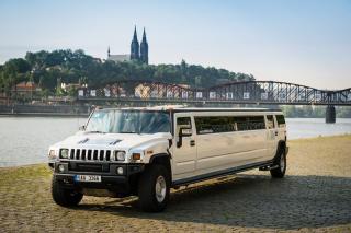 HUMMER LIMUZÍNA WHITE 10,5 m - NA HODINU (Místo pro zábavu až 18 lidí kdekoli dle potřeby a non-stop!)