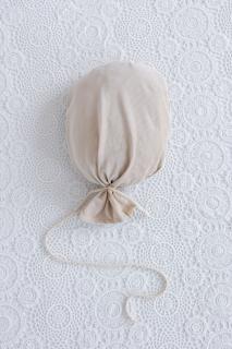 Dekorační balonek na zeď béžový velvet