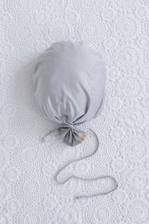 Dekorační balonek na zeď šedý velvet