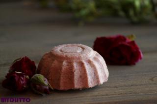 Roses De Lave -  +/- 20 g (Lávový šampuk s damašskou růží)