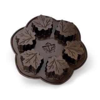 Nordic Ware Forma Javorové lístky - plát s 6 formičkami 2,25 cup tm. měděná